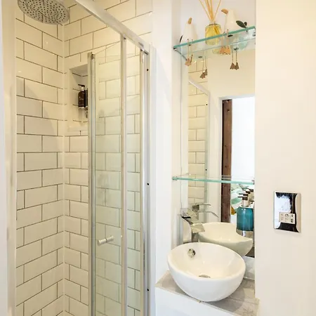 Host & Stay - Voyagers' View Whitby Esterno foto